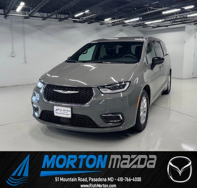 Used 2025 Chrysler Pacifica Select