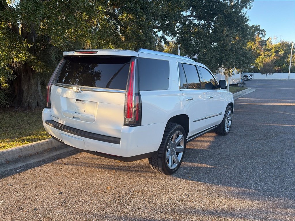 Used 2020 Cadillac Escalade Premium Luxury image 3