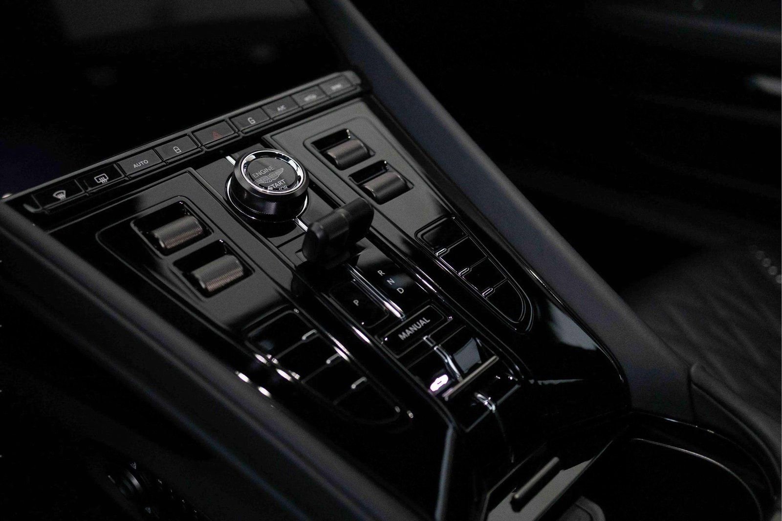 Used 2025 Aston Martin DB12 Convertible RWD image 36