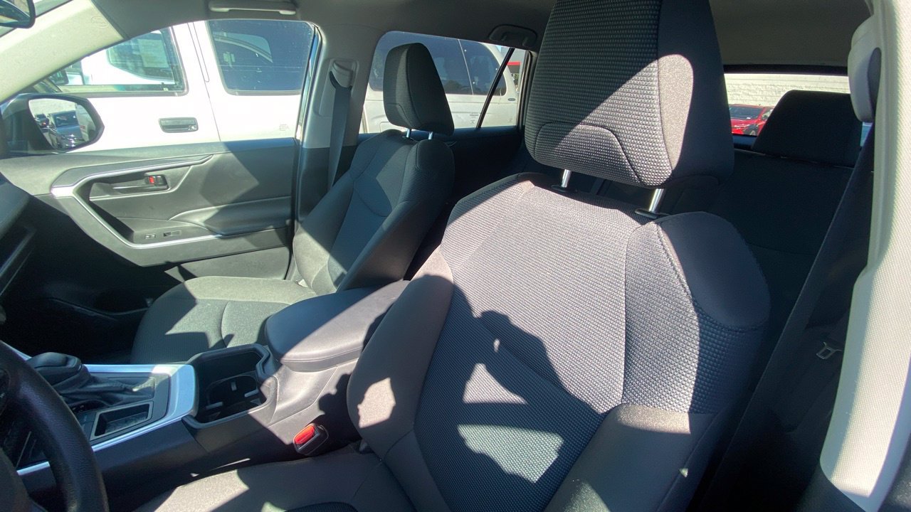 Used 2023 Toyota RAV4 LE FWD image 4