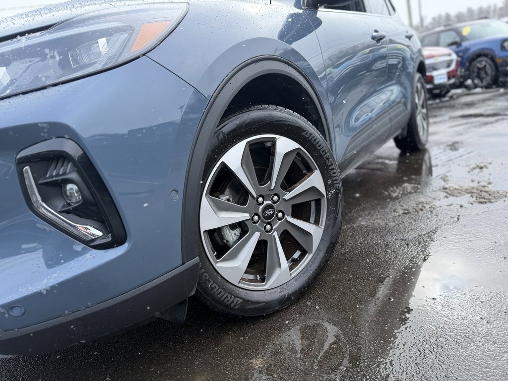 Certified 2023 Ford Escape Platinum w/ Premium Technology Package image 2