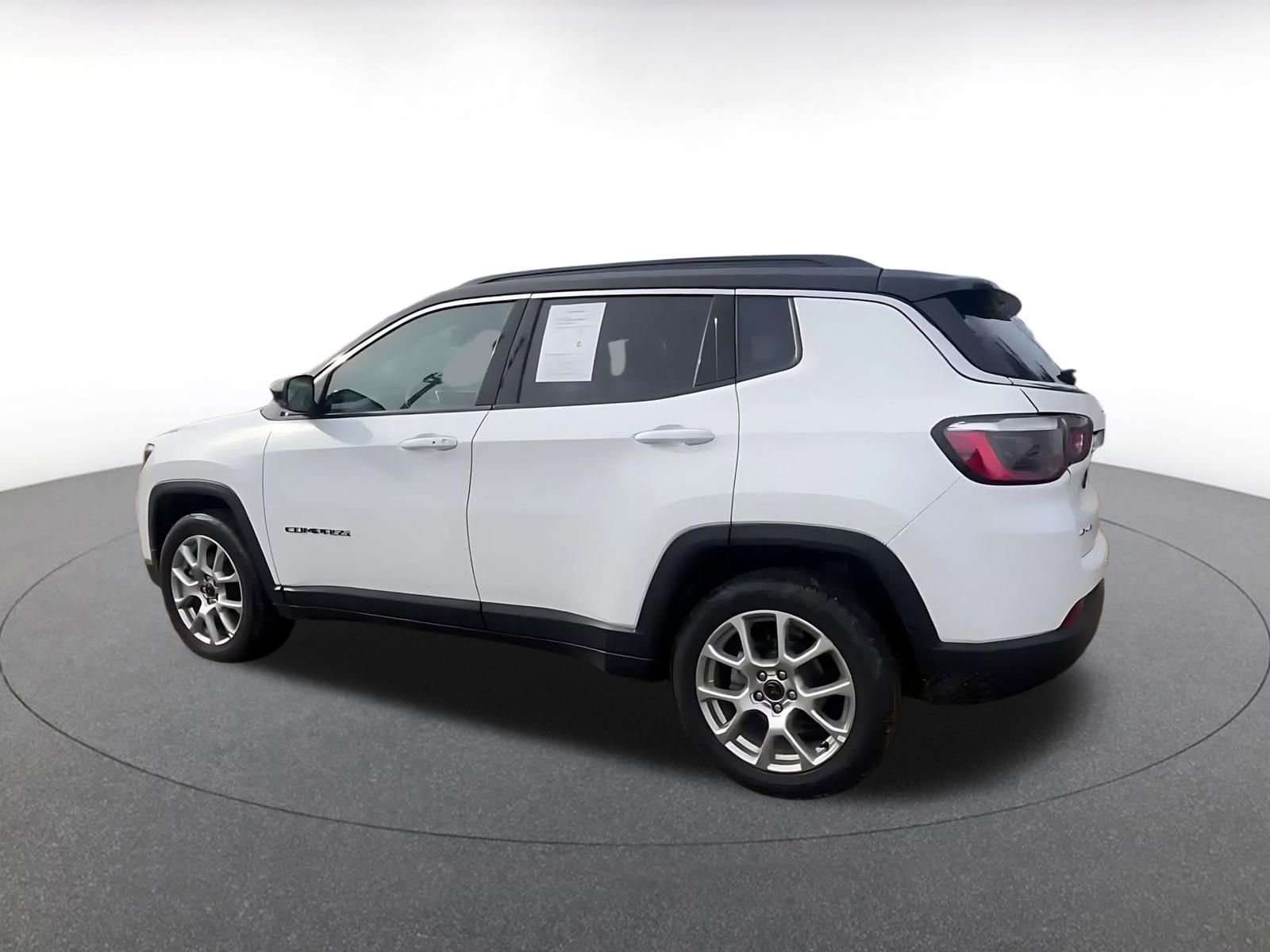 Used 2025 Jeep Compass Limited AWD/4WD image 10