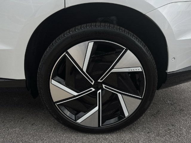New 2025 Volvo EX90 Plus AWD/4WD image 34