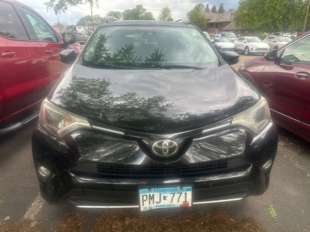 Used 2017 Toyota RAV4 XLE AWD/4WD image 3