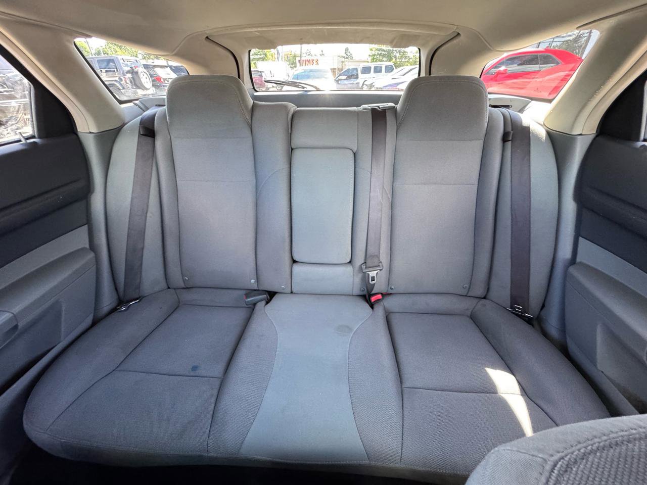 Used 2005 Dodge Magnum SE RWD image 15