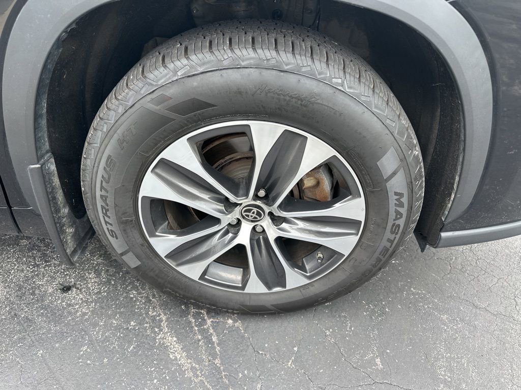 Used 2023 Toyota Highlander XLE image 43