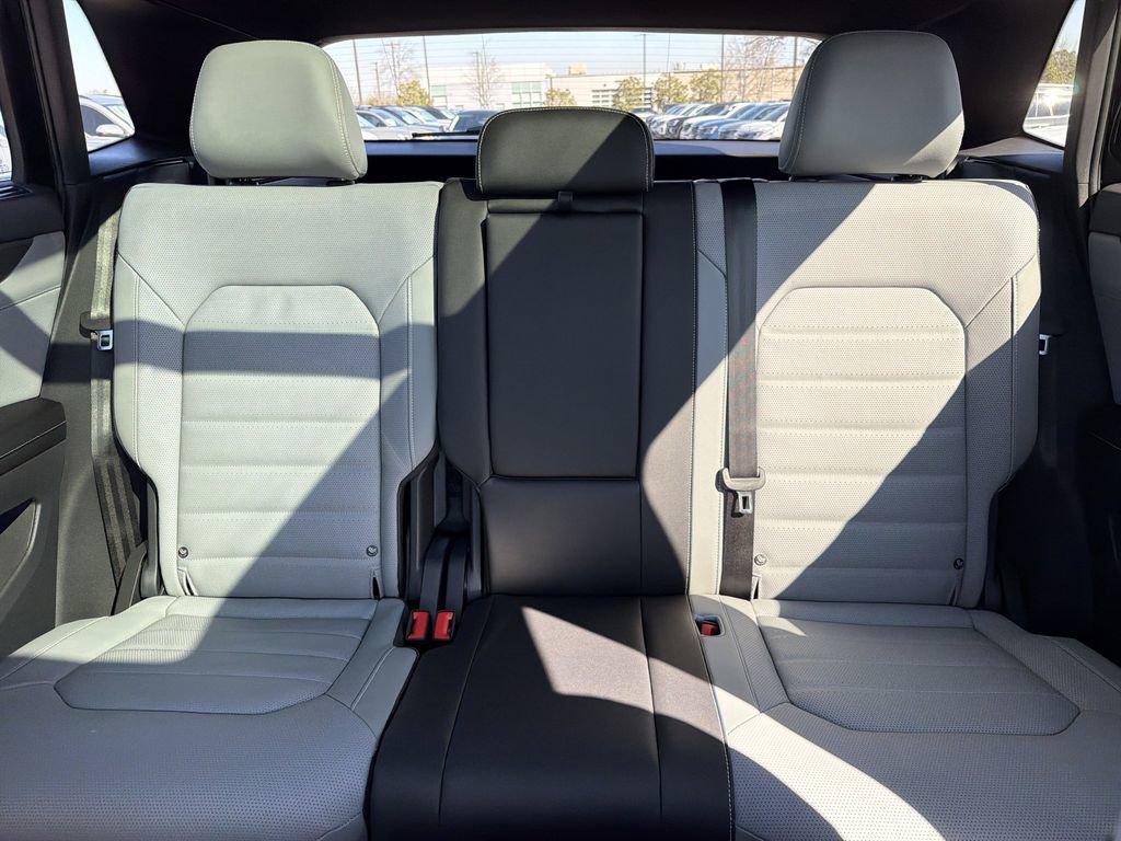New 2026 Volkswagen Atlas Cross Sport SEL R-Line image 30