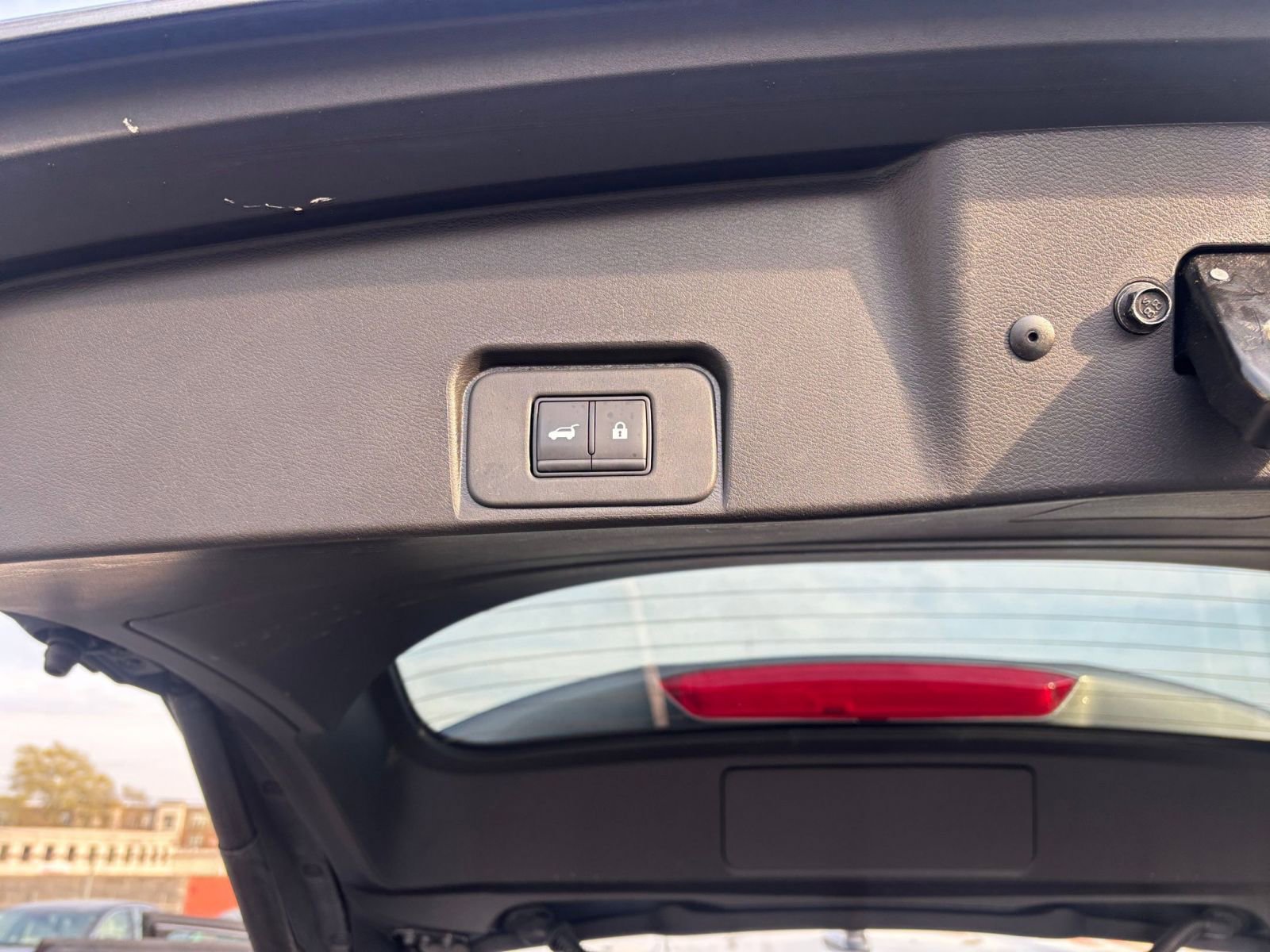 Used 2025 Nissan Rogue SV image 23