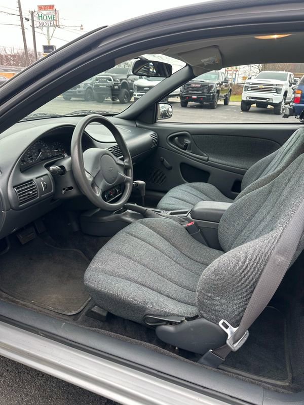 Used 2003 Chevrolet Cavalier Coupe w/ Preferred Equipment Group image 9