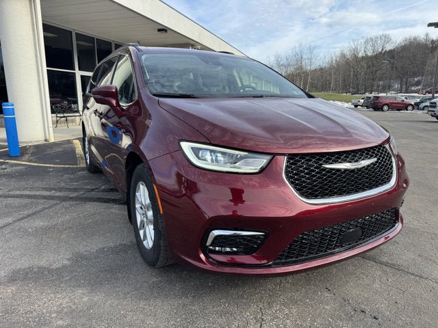 Used 2022 Chrysler Pacifica Touring-L w/ Uconnect Theater Family Group image 8