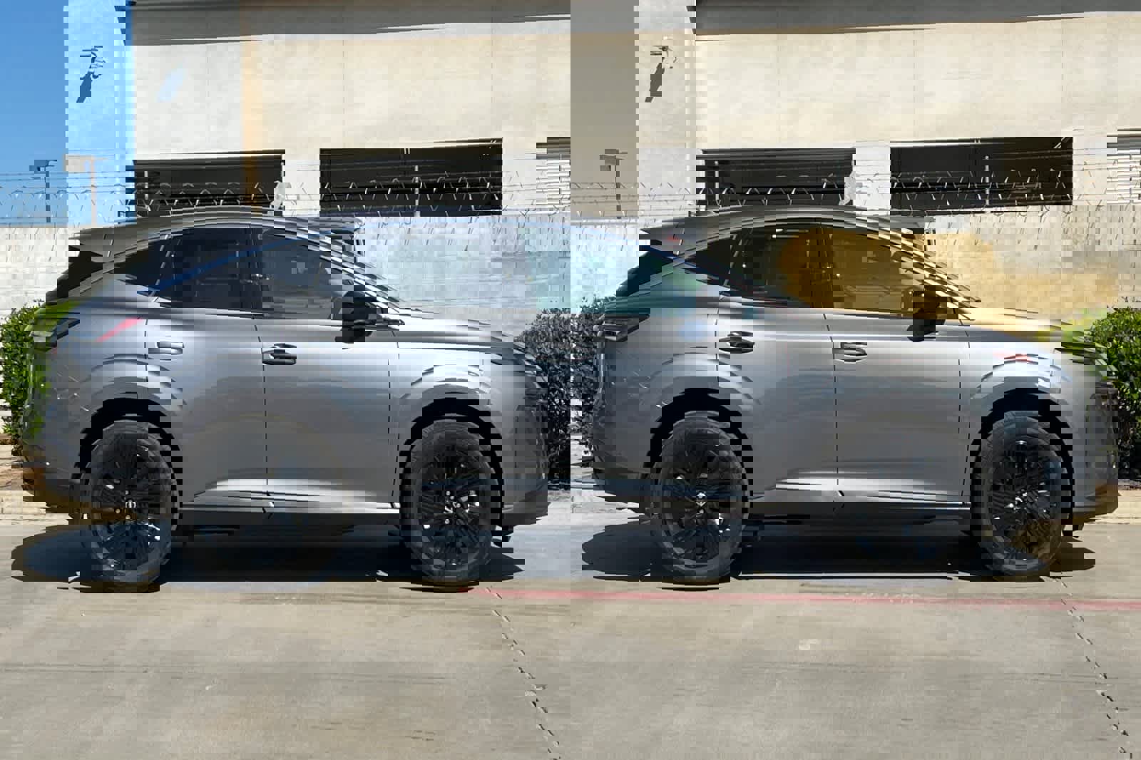 Certified 2025 Nissan Murano SV image 9