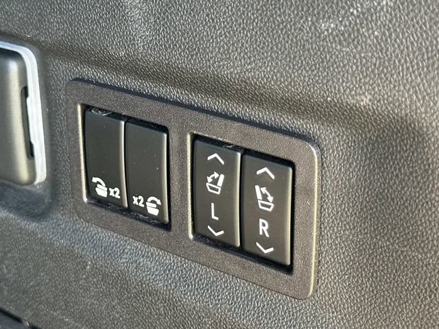 Used 2023 Chevrolet Suburban Premier image 15