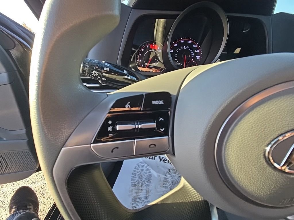 Used 2022 Hyundai Elantra SE image 15