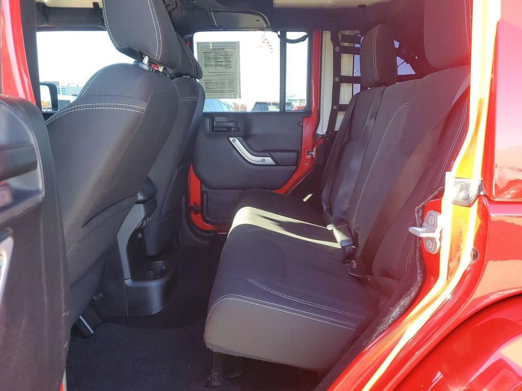 Used 2015 Jeep Wrangler Unlimited Sahara w/ Connectivity Group image 24