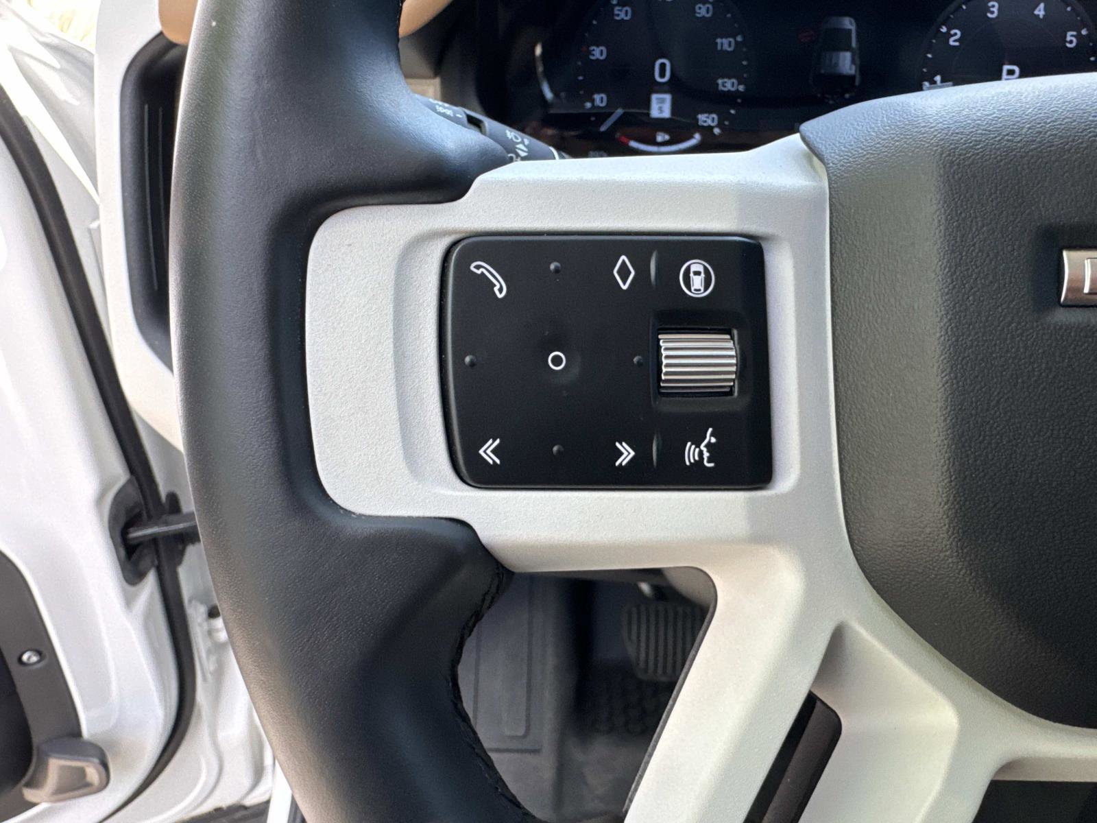 Certified 2025 Land Rover Defender 110 S AWD/4WD image 31