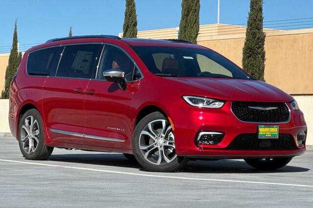 New 2026 Chrysler Pacifica Pinnacle image 2