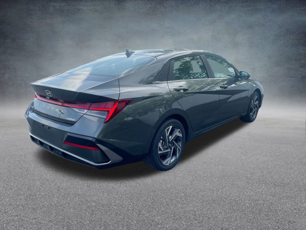 New 2025 Hyundai Elantra Limited image 31