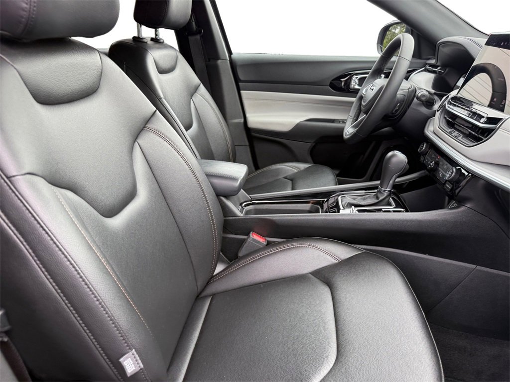 Used 2024 Jeep Compass Limited image 15