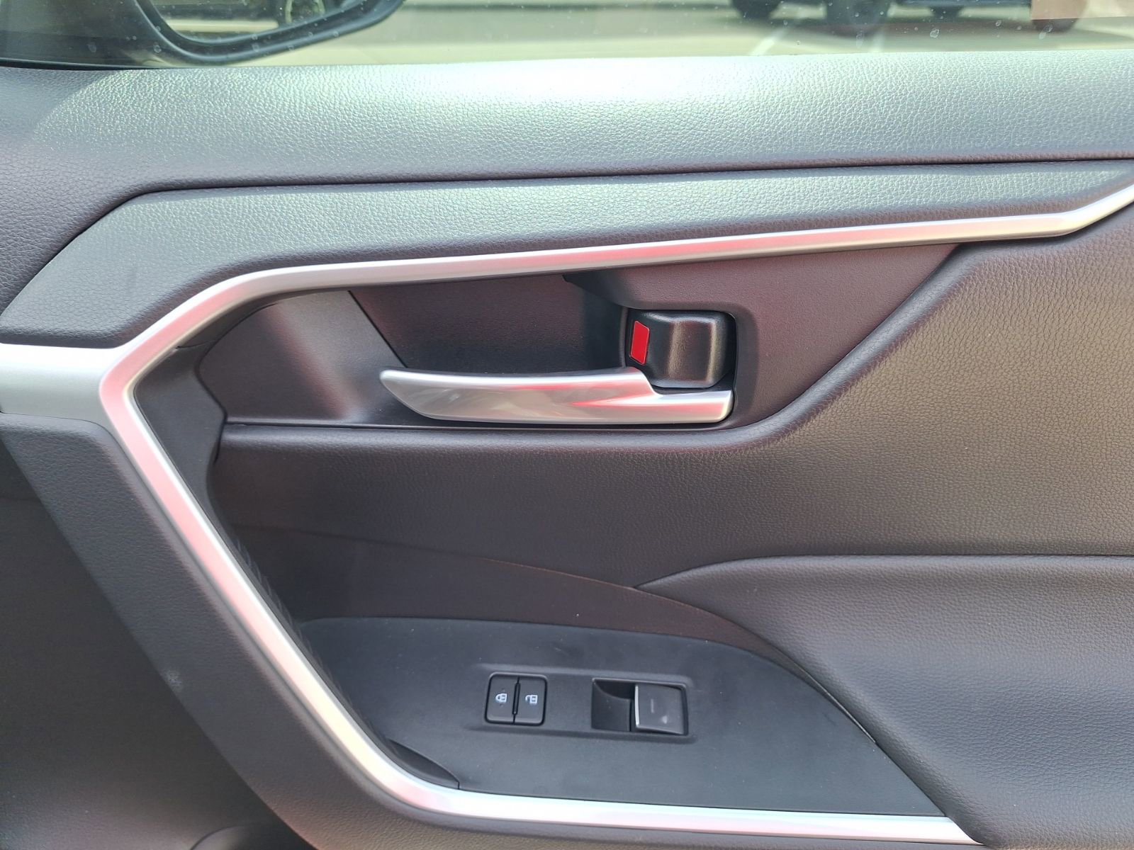 Used 2025 Toyota RAV4 XLE w/ Convenience Package image 35