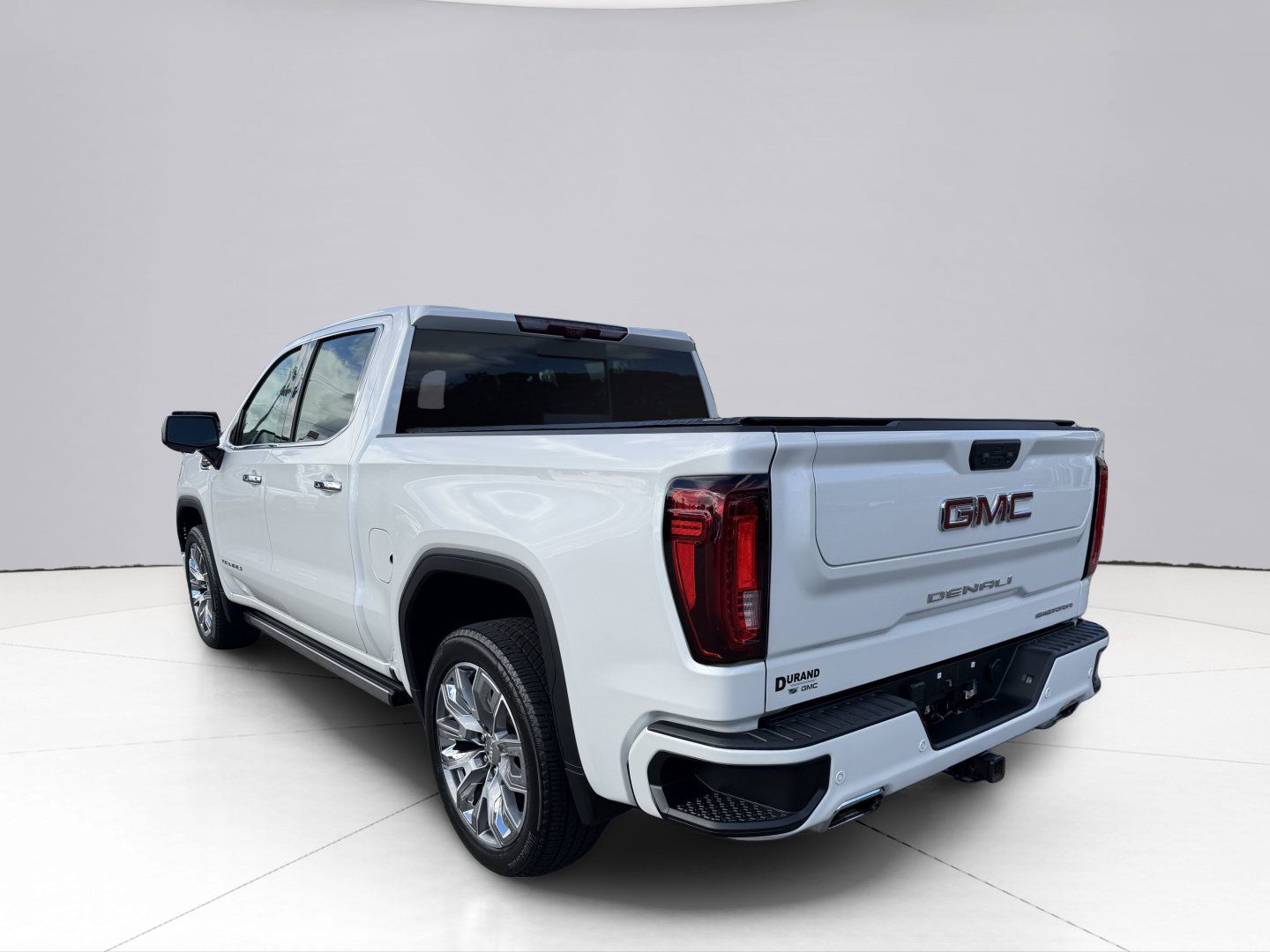 Used 2024 GMC Sierra 1500 Denali w/ Denali Reserve Package AWD/4WD image 3