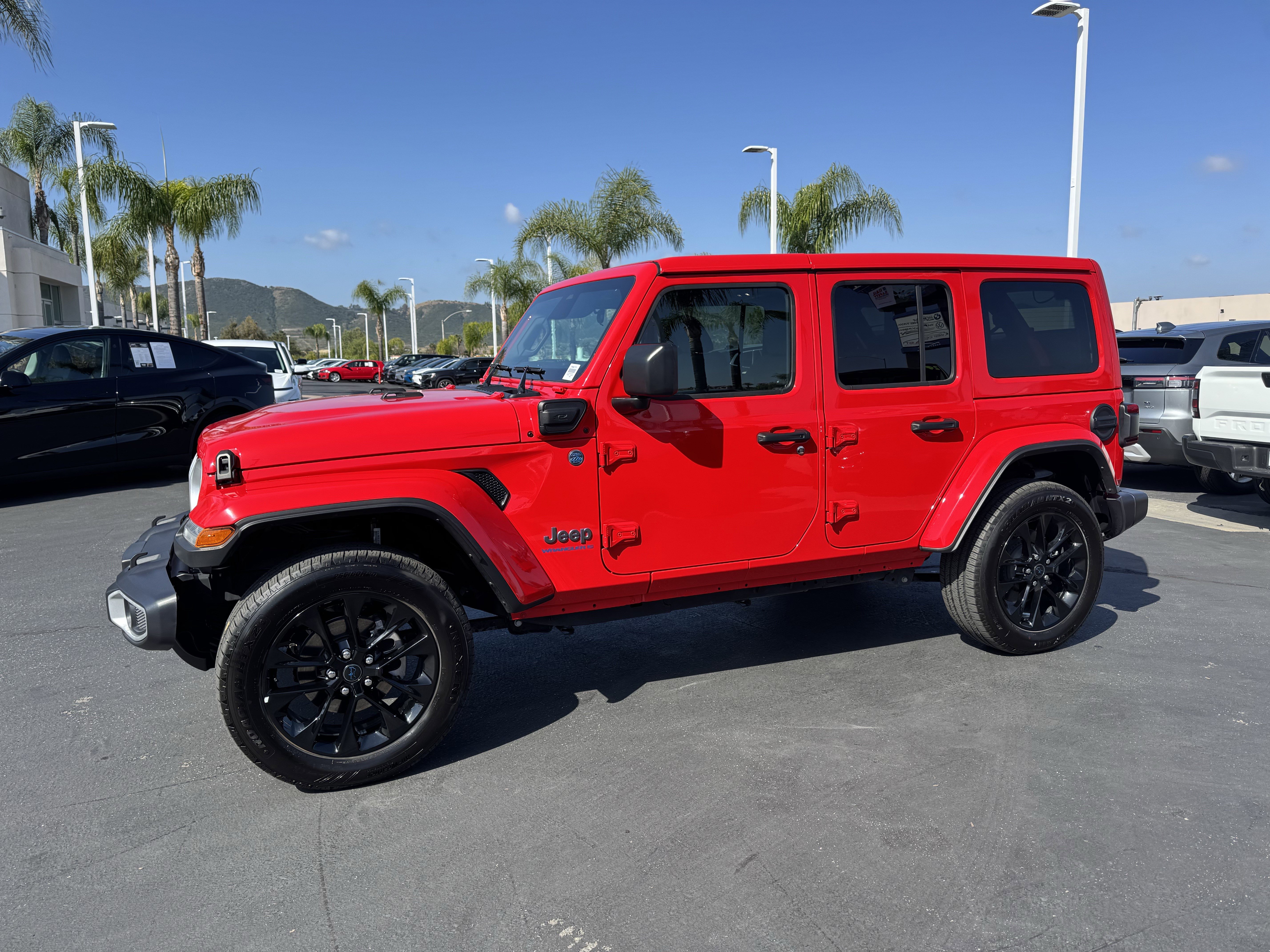 Used 2025 Jeep Wrangler Sahara w/ Safety Group image 13