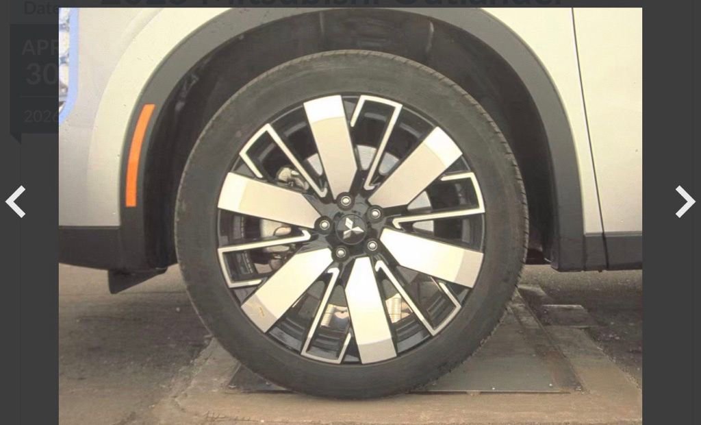 Used 2025 Mitsubishi Outlander AWD image 9