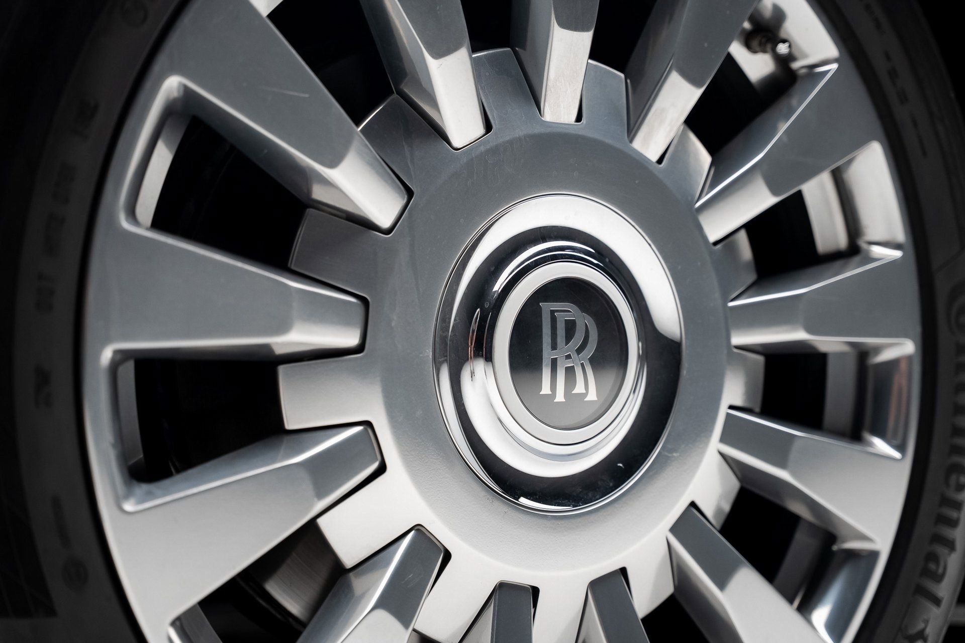 Used 2018 Rolls-Royce Phantom Sedan image 23