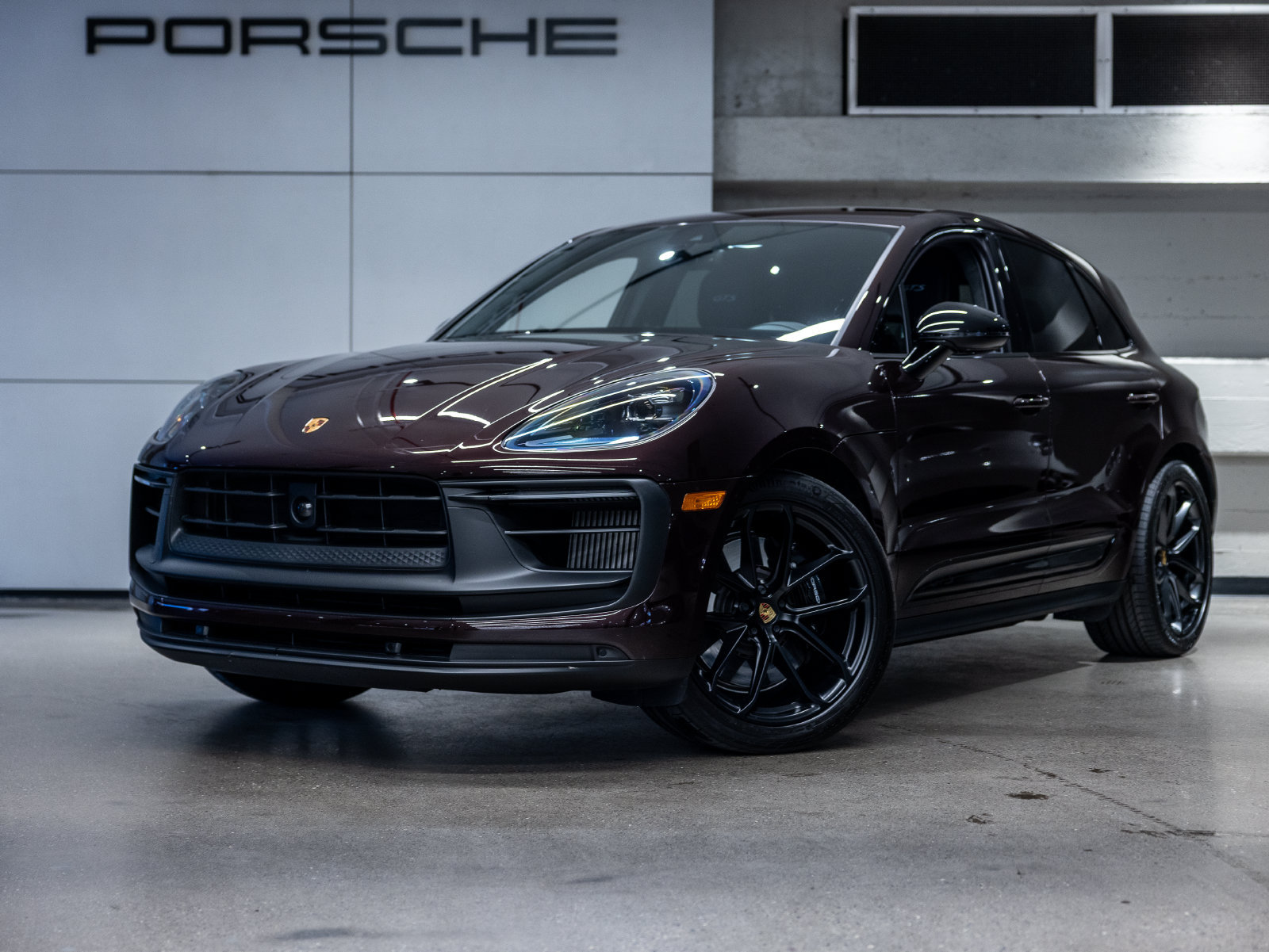 Certified 2024 Porsche Macan GTS AWD/4WD image 1