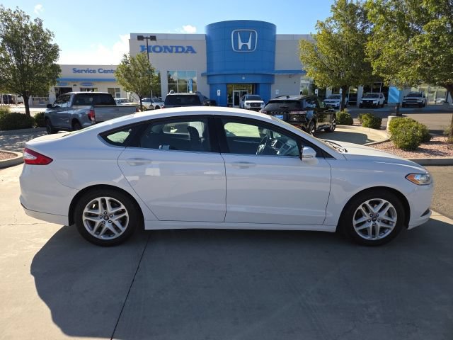 Used 2016 Ford Fusion SE FWD image 4