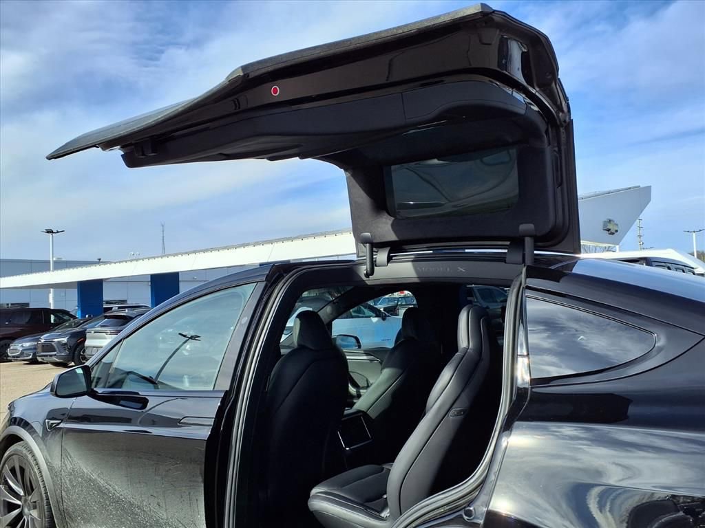 Used 2022 Tesla Model X Plaid image 11
