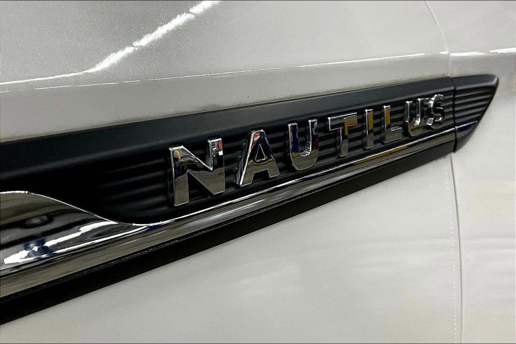 Used 2023 Lincoln Nautilus Reserve w/ Luxury Package AWD/4WD image 24