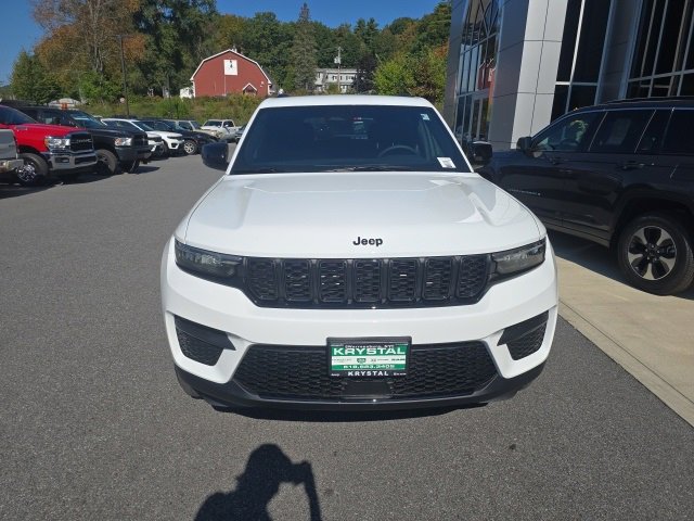 New 2025 Jeep Grand Cherokee Altitude image 2