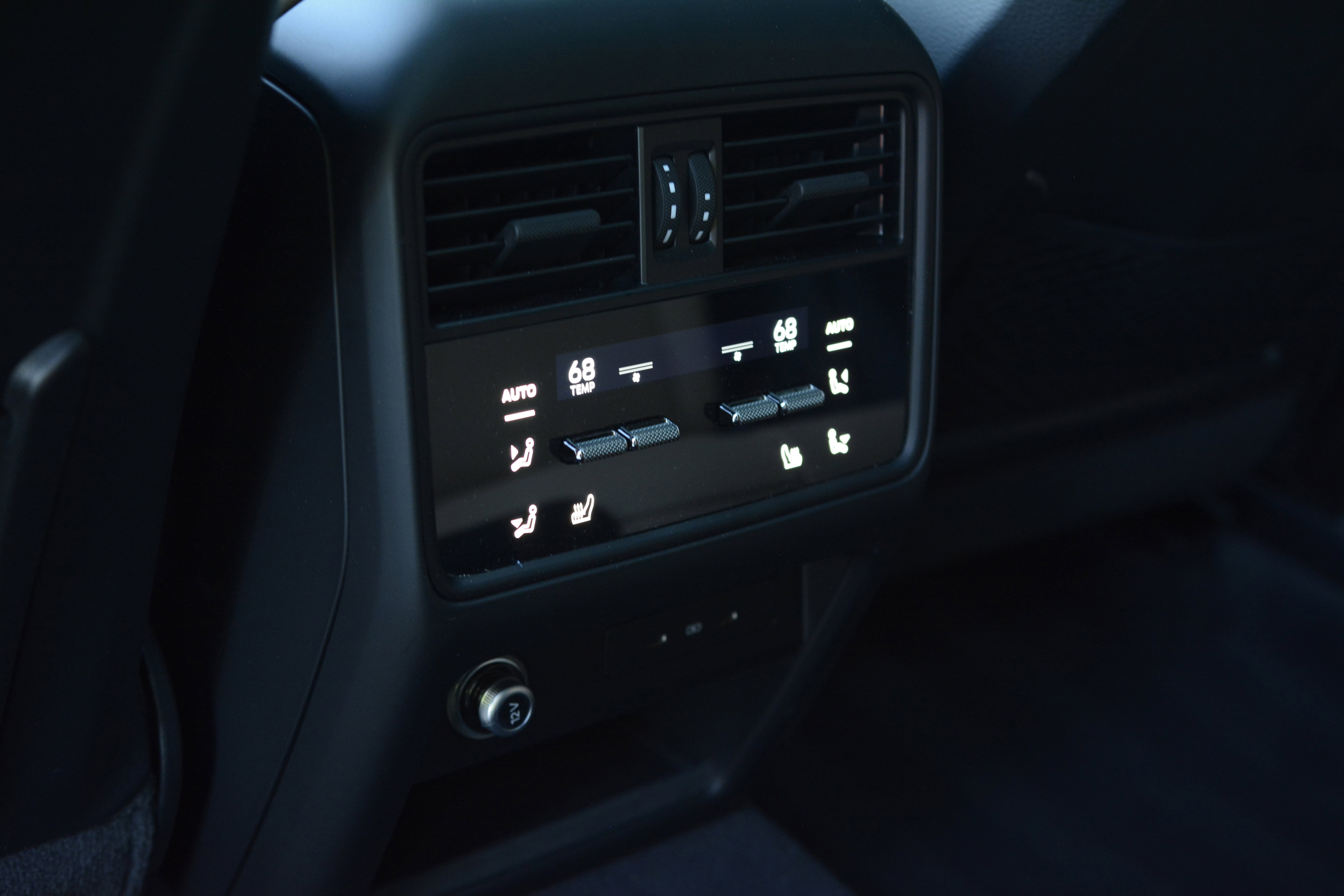 Certified 2025 Porsche Cayenne E-Hybrid Coupe AWD/4WD image 31