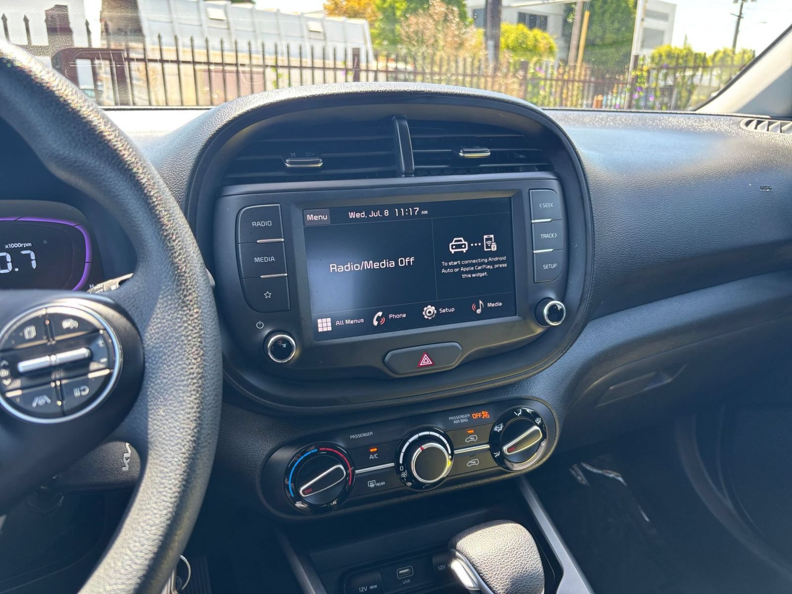 Used 2025 Kia Soul LX w/ LX Technology Package FWD image 17