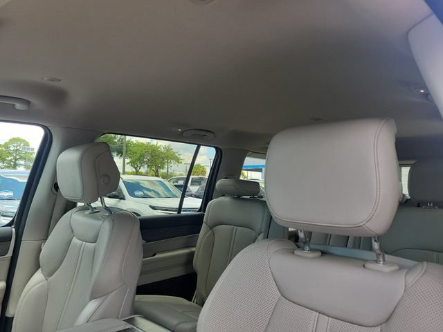 Used 2024 Jeep Wagoneer Series III AWD/4WD image 27
