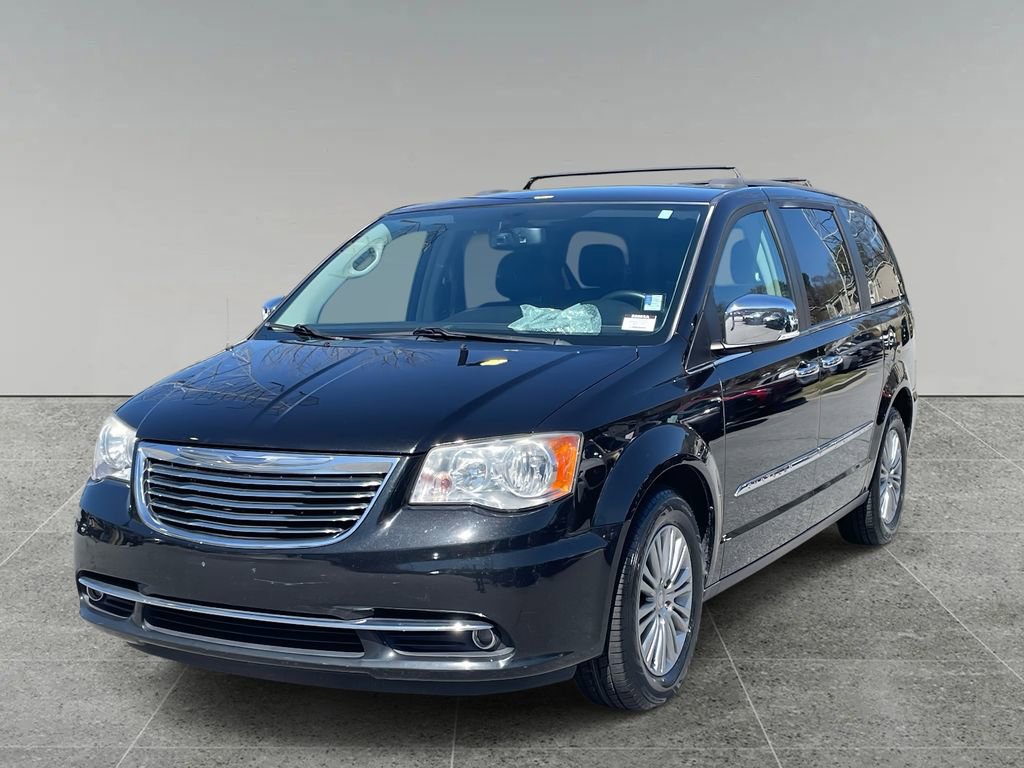Used 2014 Chrysler Town & Country Touring-L w/ Driver Convenience Group image 1