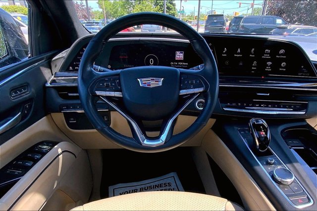 Used 2021 Cadillac Escalade Premium Luxury AWD/4WD image 4