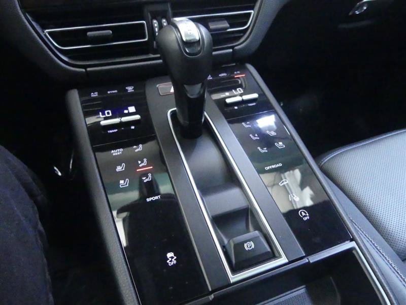 Used 2023 Porsche Macan AWD/4WD image 12