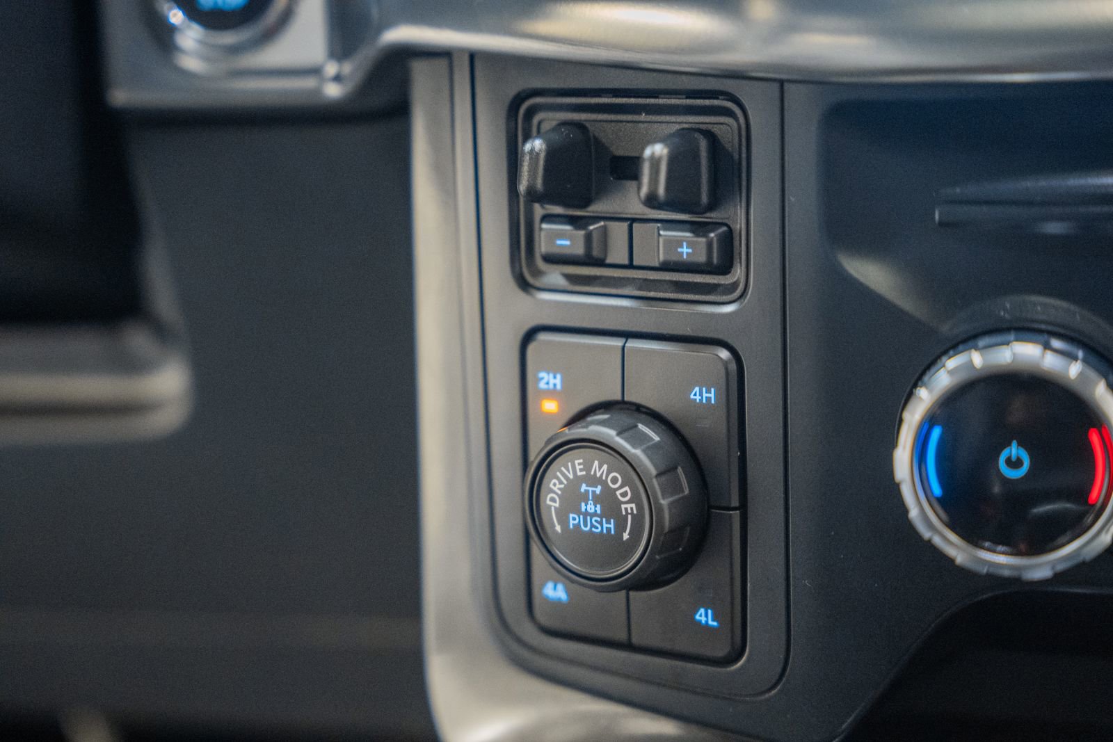 Used 2023 Ford F150 Lariat w/ Equipment Group 502A High image 27