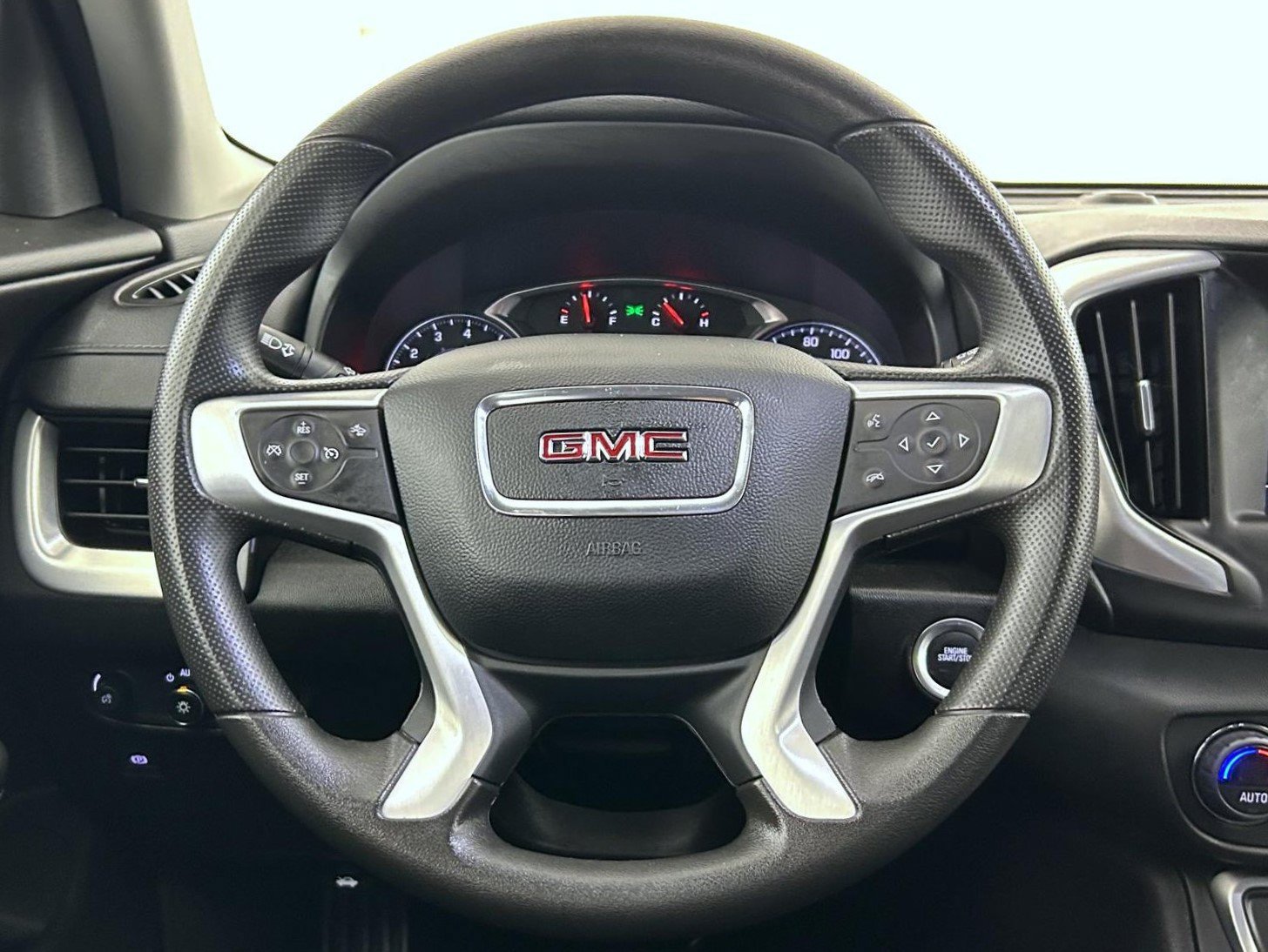 Used 2024 GMC Terrain SLE w/ Driver Convenience Package AWD/4WD image 11