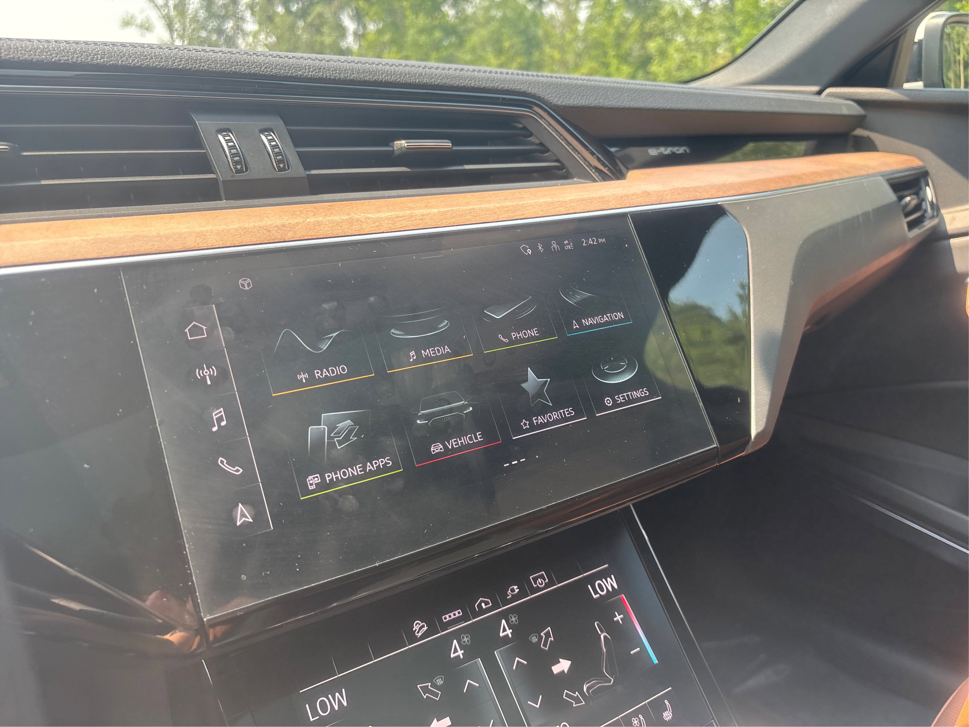 Used 2024 Audi Q8 e-tron Premium Plus w/ Premium Plus Package image 57