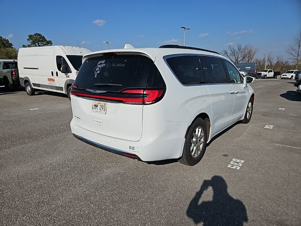 Used 2022 Chrysler Pacifica Touring-L image 7