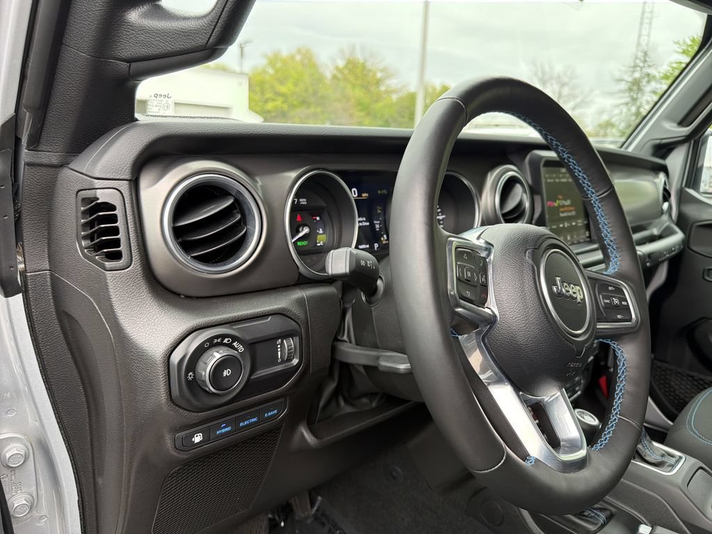 Used 2023 Jeep Wrangler Unlimited Rubicon 4xe w/ Cold Weather Group AWD/4WD image 22