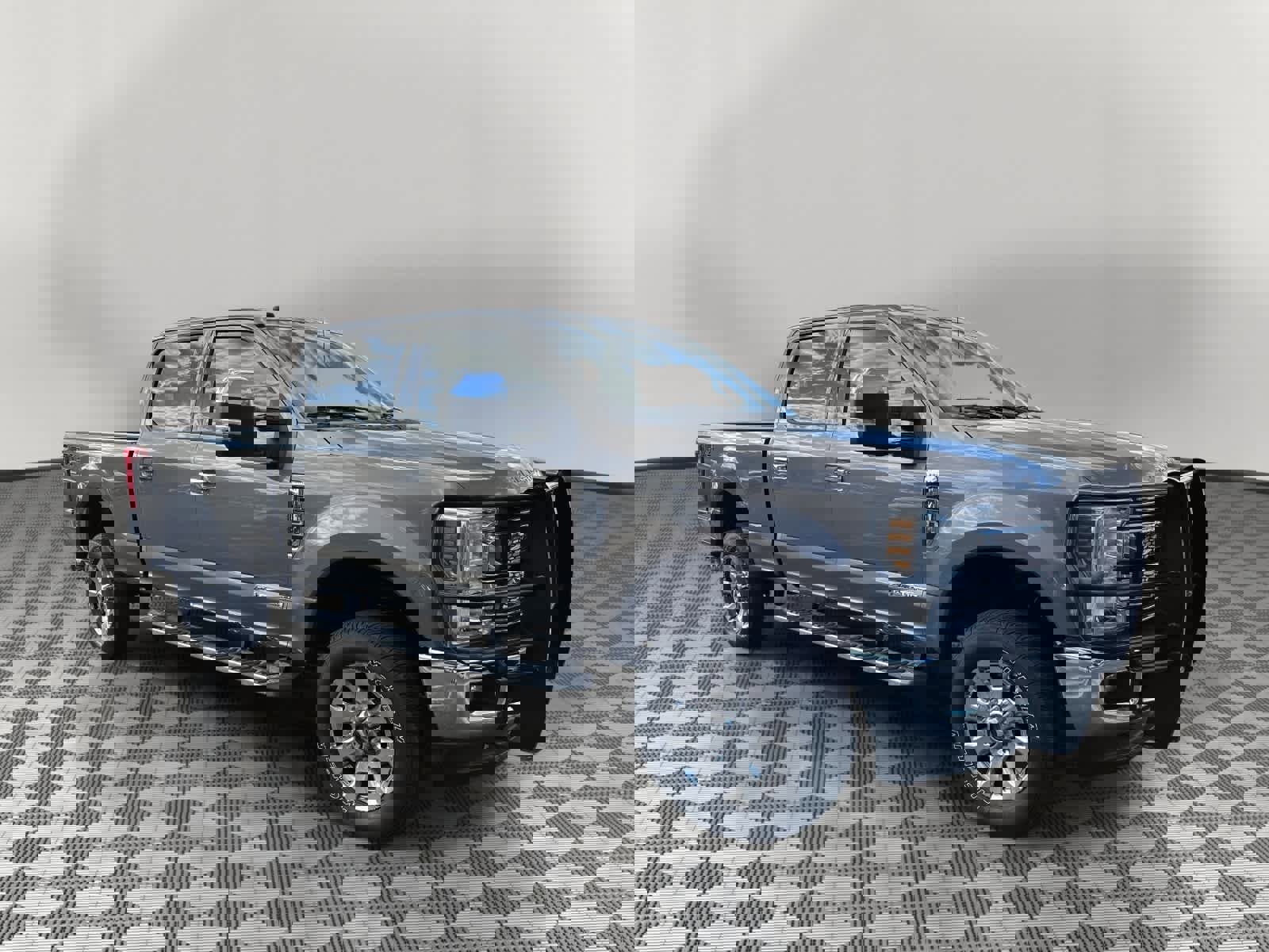 Used 2018 Ford F250 Lariat w/ Chrome Package image 1