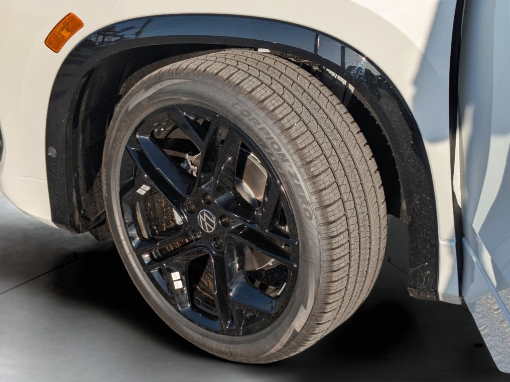 New 2026 Volkswagen Tiguan SE R-Line FWD image 28