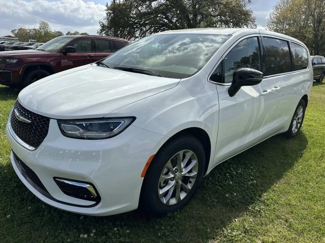 New 2026 Chrysler Pacifica Limited w/ Trailer Tow Group image 12