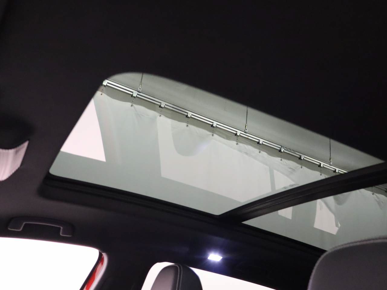 Certified 2024 Volkswagen Atlas Cross Sport SE FWD image 19