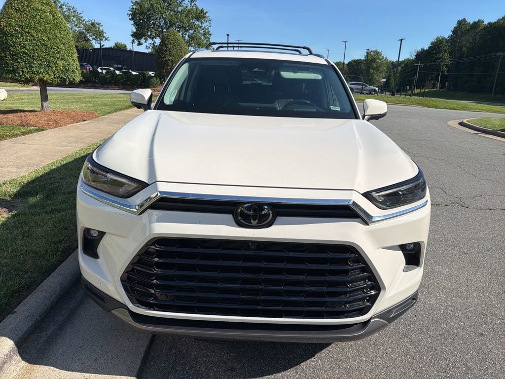 Used 2024 Toyota Grand Highlander AWD image 16