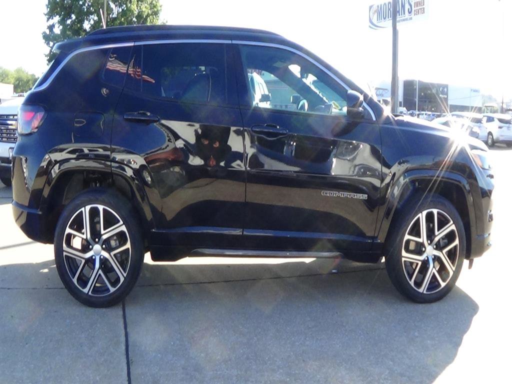 Used 2024 Jeep Compass Limited w/ Elite Group image 5