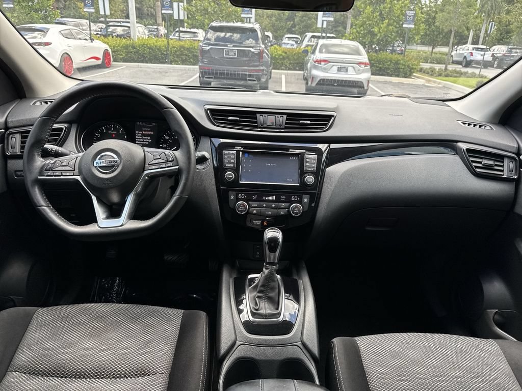 Used 2018 Nissan Rogue Sport SV w/ SV Technology Package AWD/4WD image 14